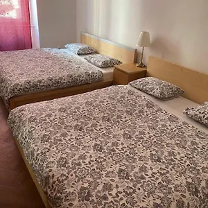 Appartamento Large 3 Bedroom Family With Balcony, Praga