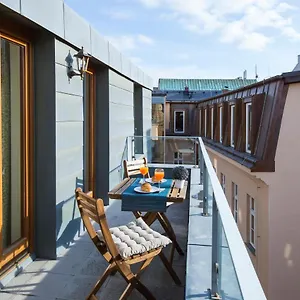Modern Charvatova Apartmán